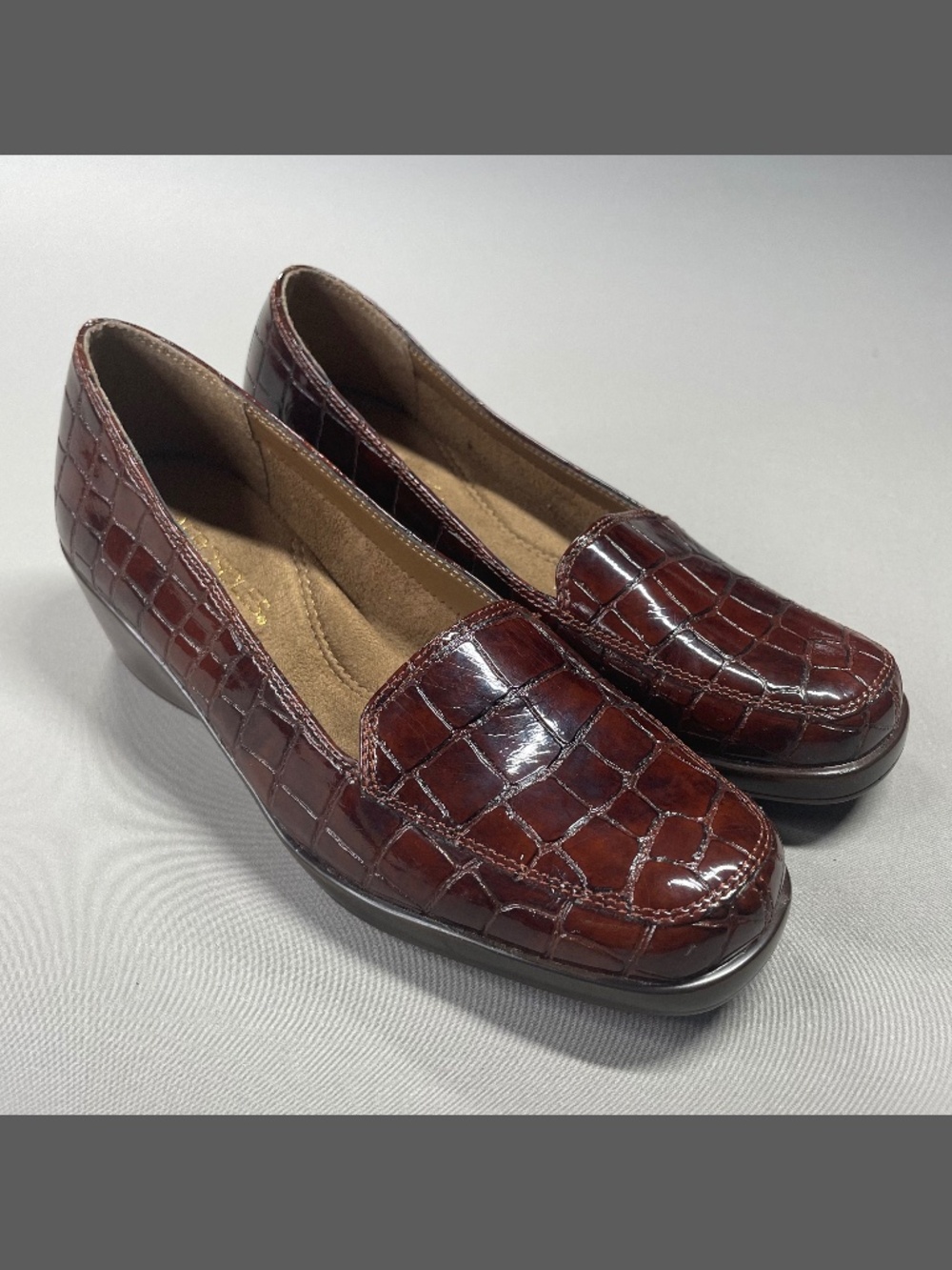 NEW Aerosoles Shoes Womens 6.5 brown faux leather alligator final exam wedge